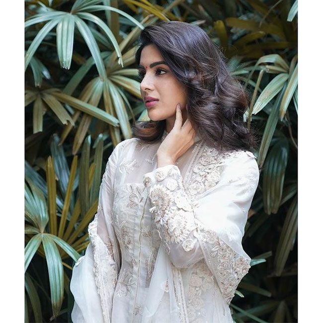 Samyuktha Menon Staggering Poses At Gym